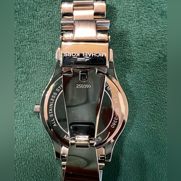 Michael Kors watch - Picture 3 of 6